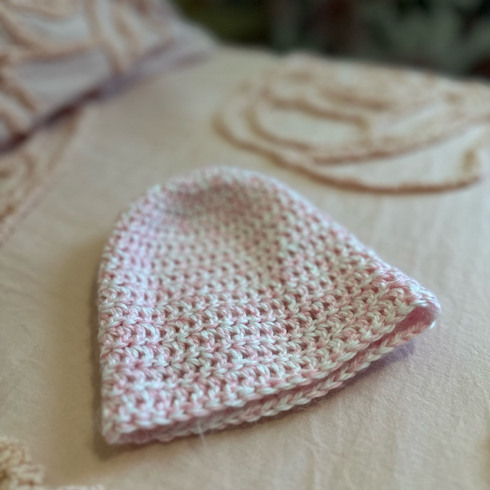 Pink Newborn Knitted Baby Hat and Mittens Set - Picture 4 of 4